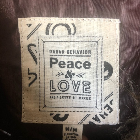 Urban Behavior 2-Pocket Shaggy Faux Fur Vest - Picture 3 of 6